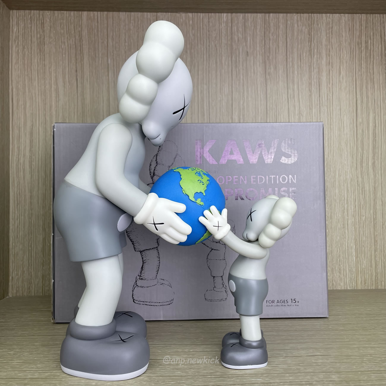 Kaws The Promise Grey Figure (10) - newkick.cc